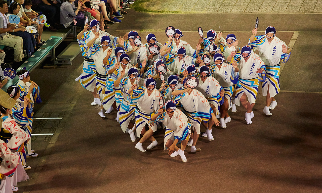 欣赏德岛地区的标志性舞蹈阿波舞