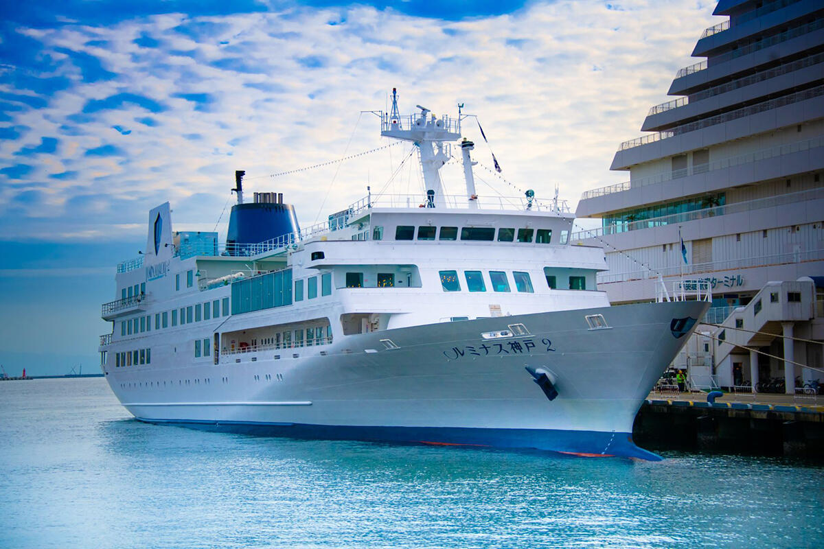 The largest restaurant cruise ships in Japan
