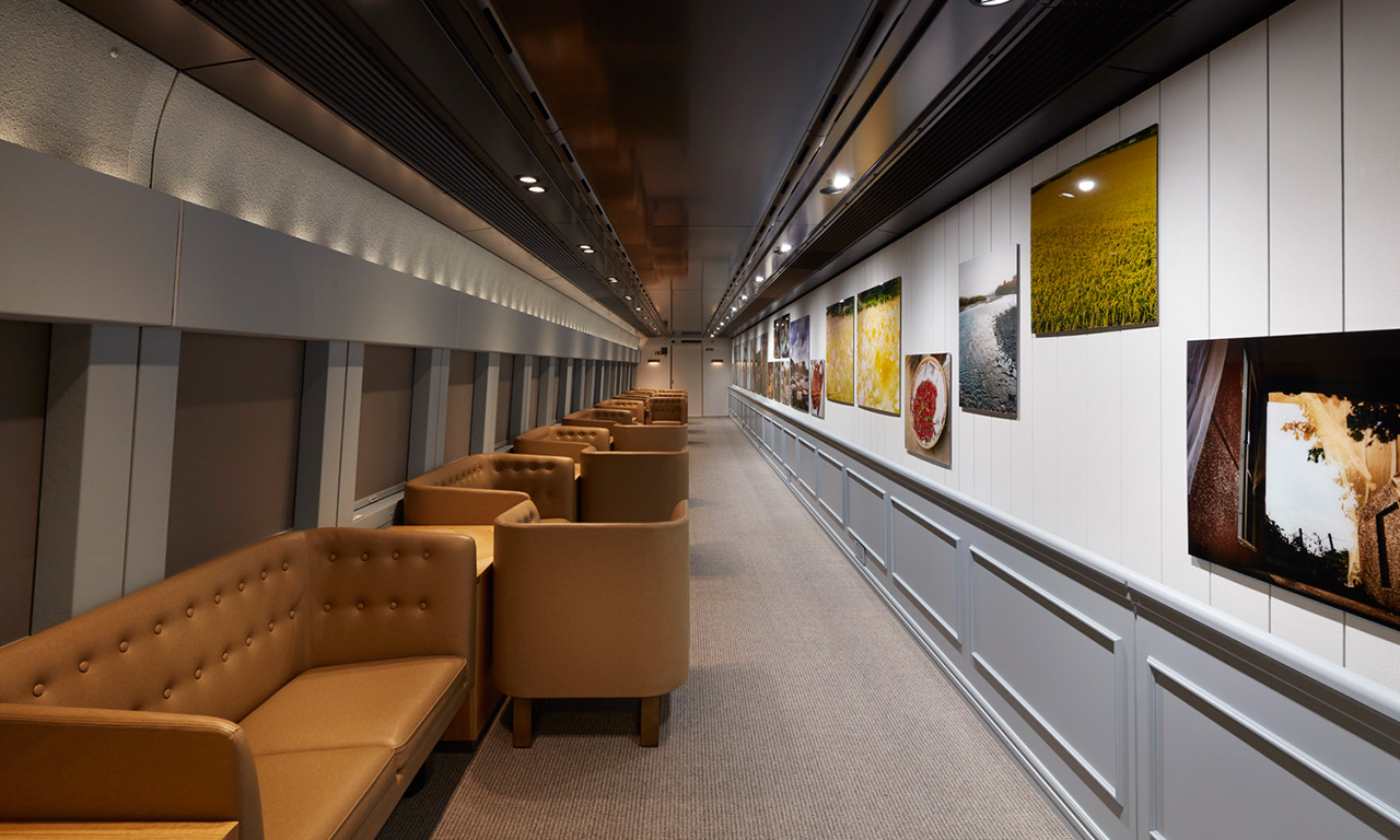 2층 구조의 JR신칸센 열차를 대절하여 이동함으로써 편안한 휴식을 즐기십시오