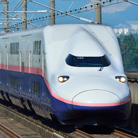 在JR東日本的特色雙層新幹線列車車廂中放鬆身心