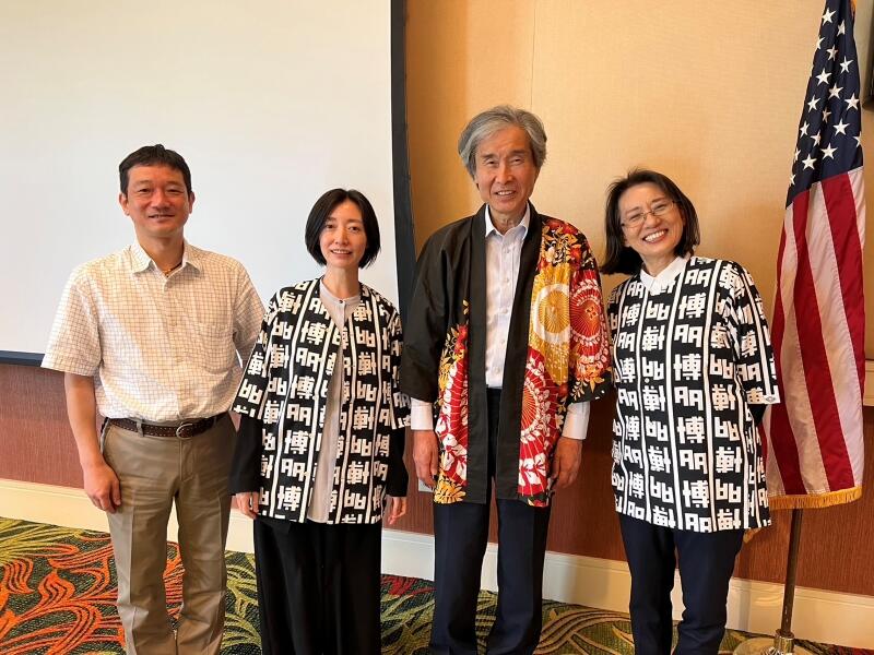 Bid Team: Mr. Sumito Hirota, IPS Board member on the left / Mr. Tetsukazu Yahara, Director of Fukuoka City Science Museum on the second from right / Fukuoka Convention & Visitors Bureau